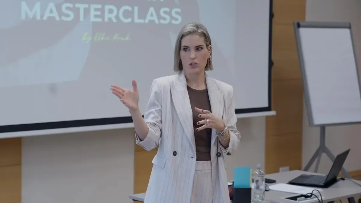 Elke Rock auf der Bühne der Rockstar Masterclass